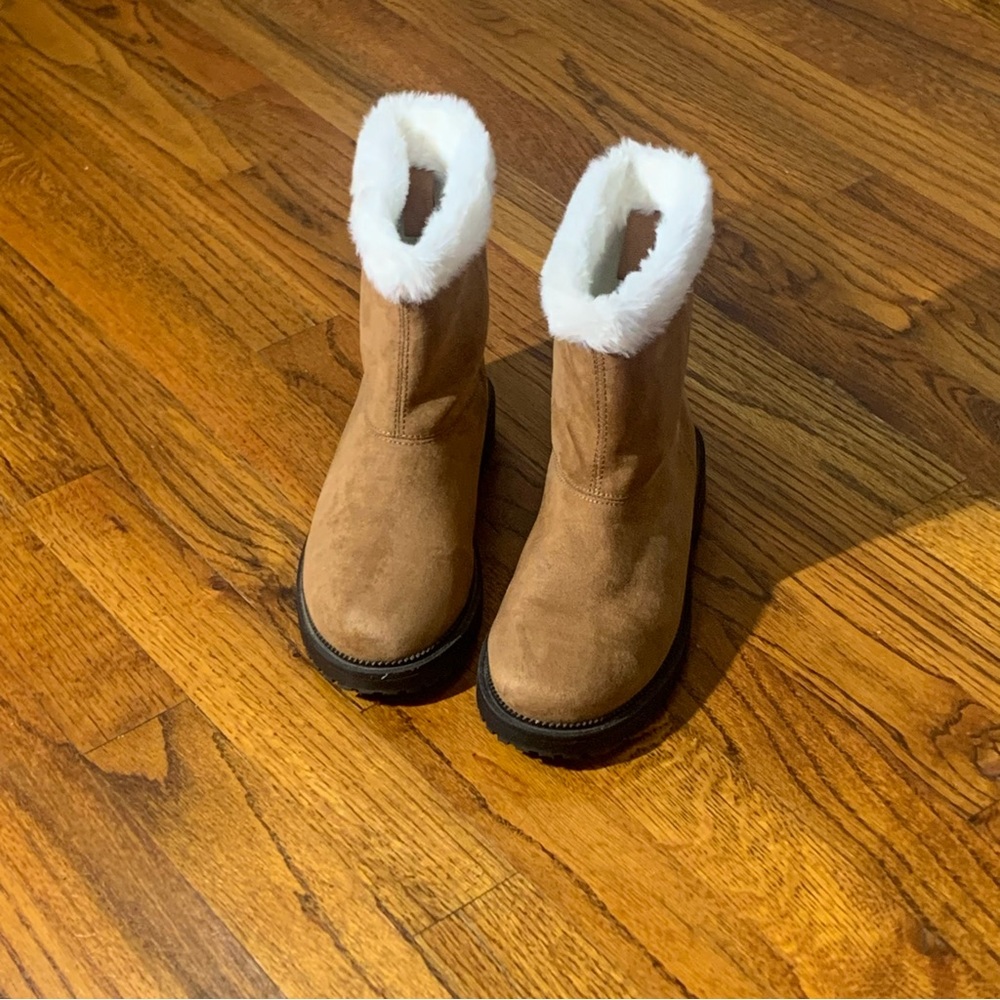 Old Navy Cozy Faux-Suede Faux-Fur Trim Boots Booties Tan Brown Color NWOT
Girls - Picture 6 of 13